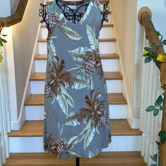 ✨ Soft Surroundings Grey Tropical Sleeveless Sun Dress✨ - Picture 4 of 11
